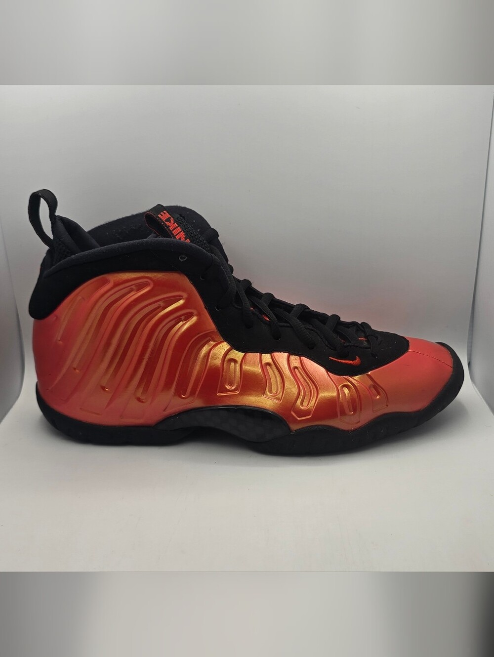 GUC Boys Nike Air Foamposite One Shoes 644791-603 "Habanero Red" Size 6.5y (A10)